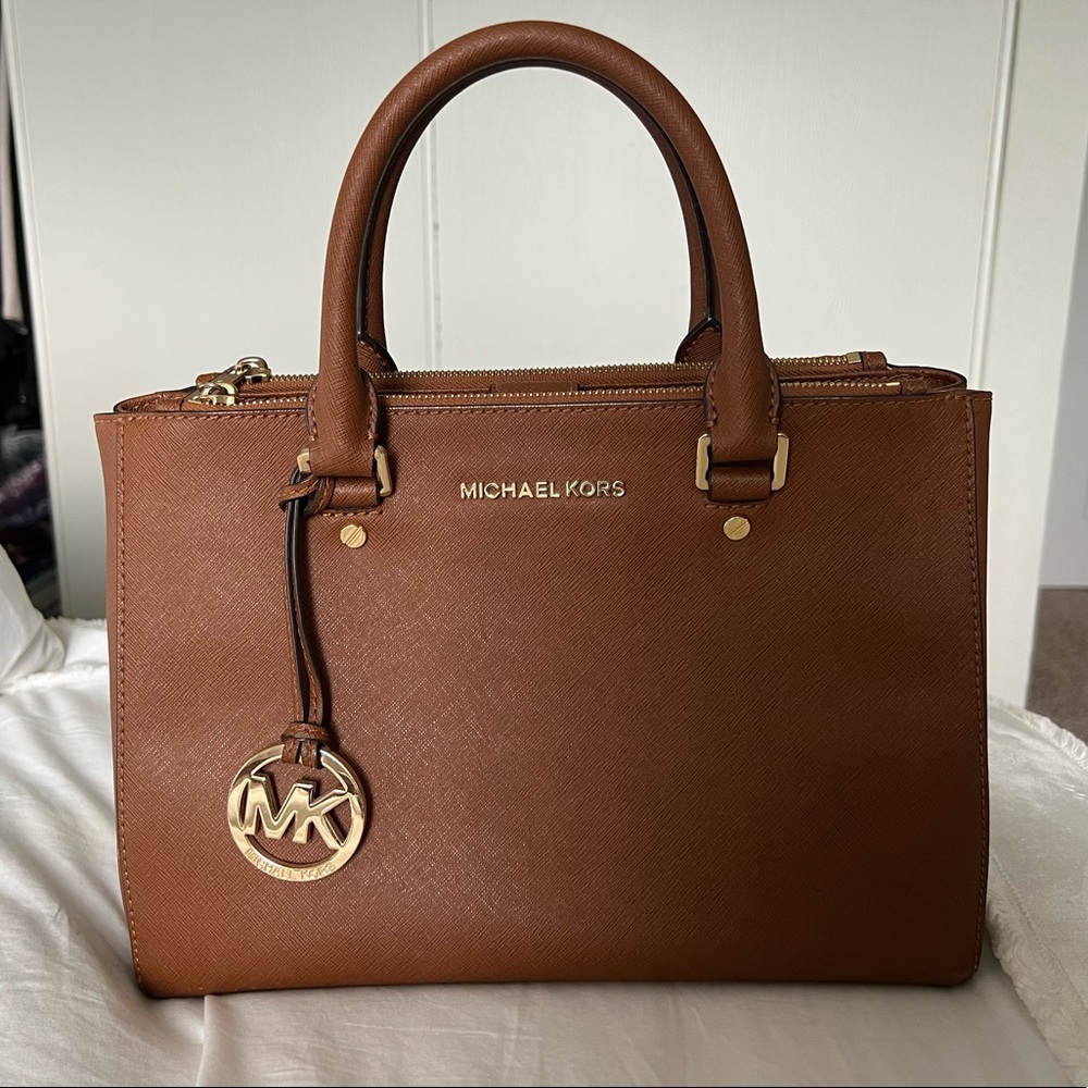 Michael Kors handbag with crossbody strap in Taupe with gold hardware